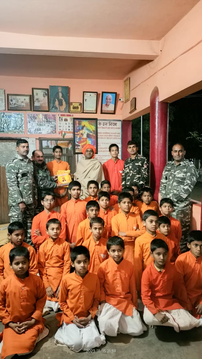 Students with military personnel during community event
